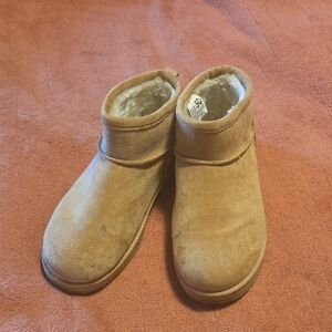 SO Tan Faux Fur Lined Boots